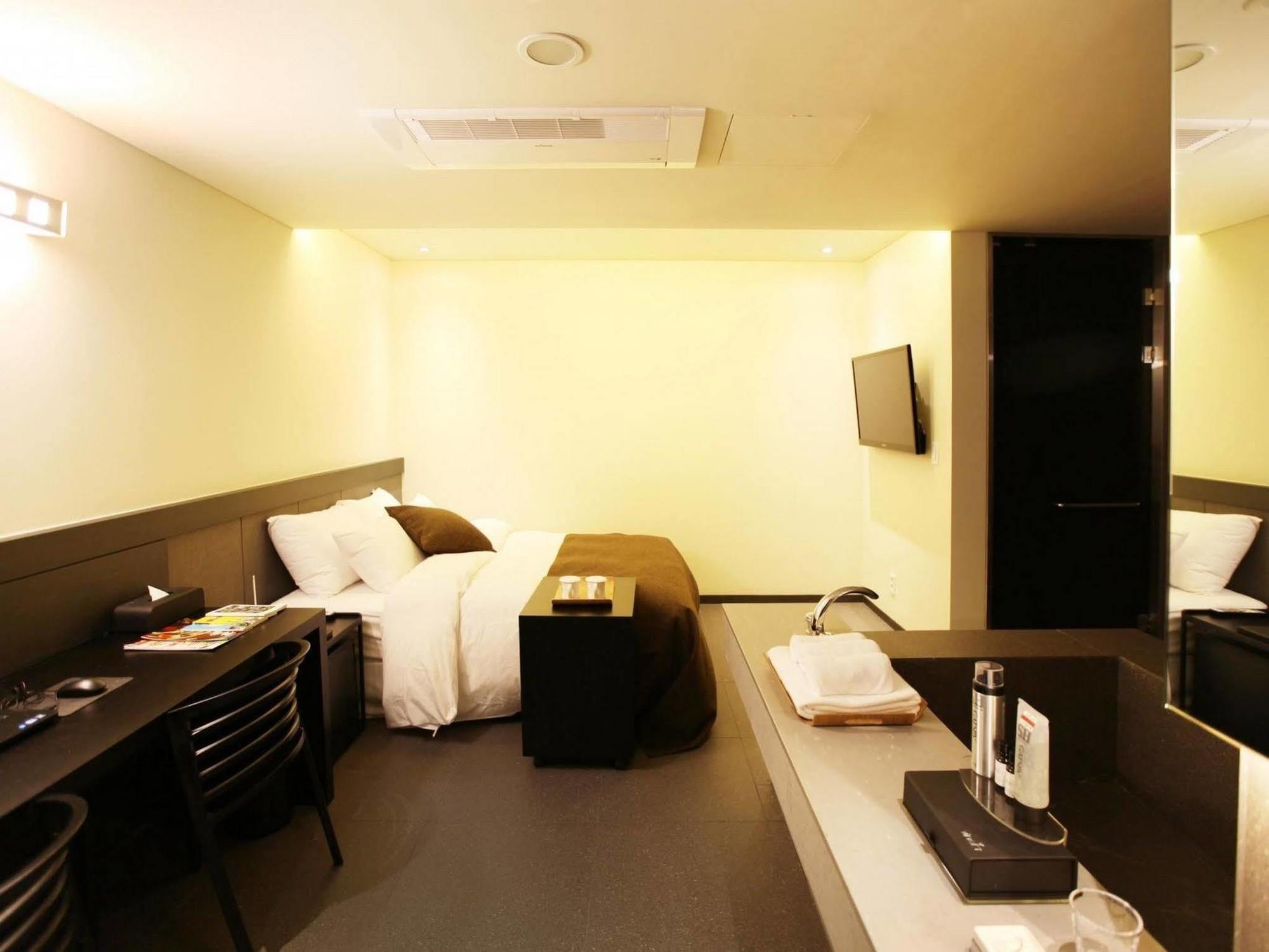 Hotel Vine Seongnam Exteriör bild